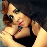 ايد جنب ايد